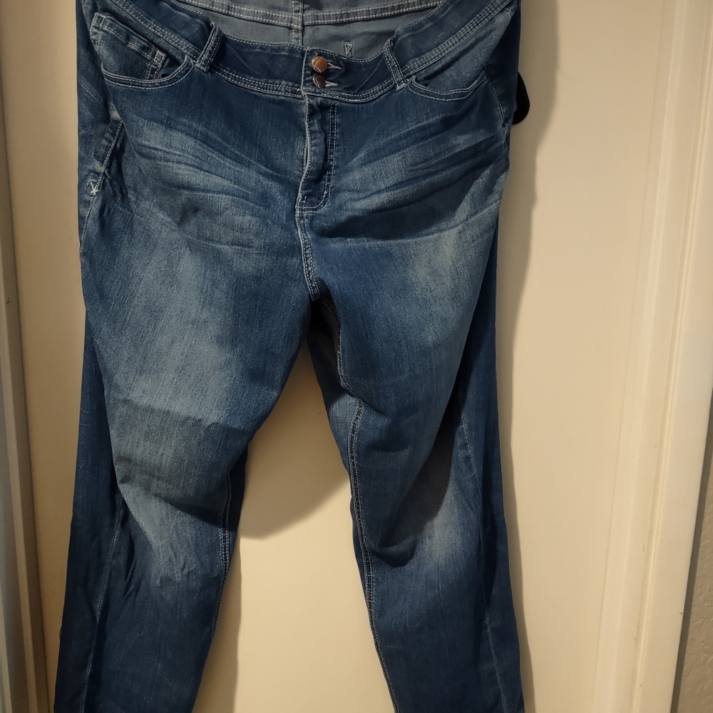 Lane Bryant crop with tighter tummy technology